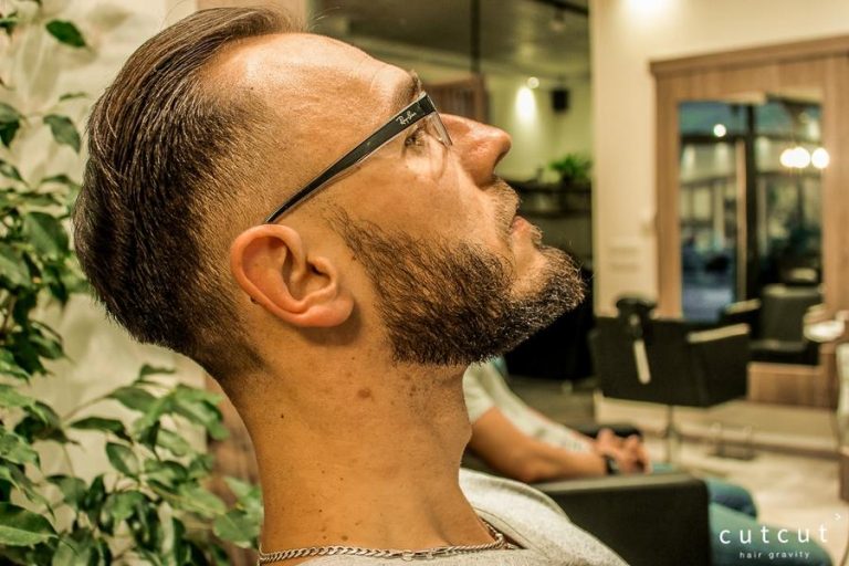 Profil brody z uporządkowaną linią szyi